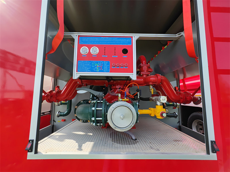 ISUZU GIGA firefighting truck rear pump room ISUZU GIGA firefighting truck rear pump room