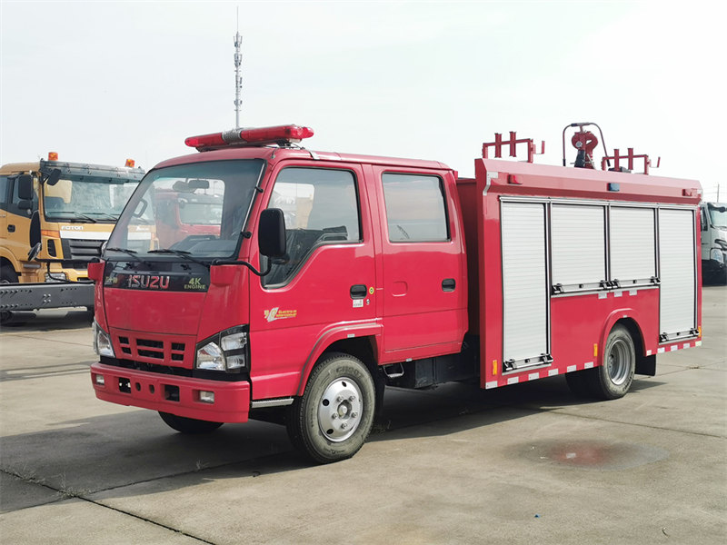 Isuzu NKR 2000L tanker fire truck Isuzu NKR 2000L tanker fire truck
