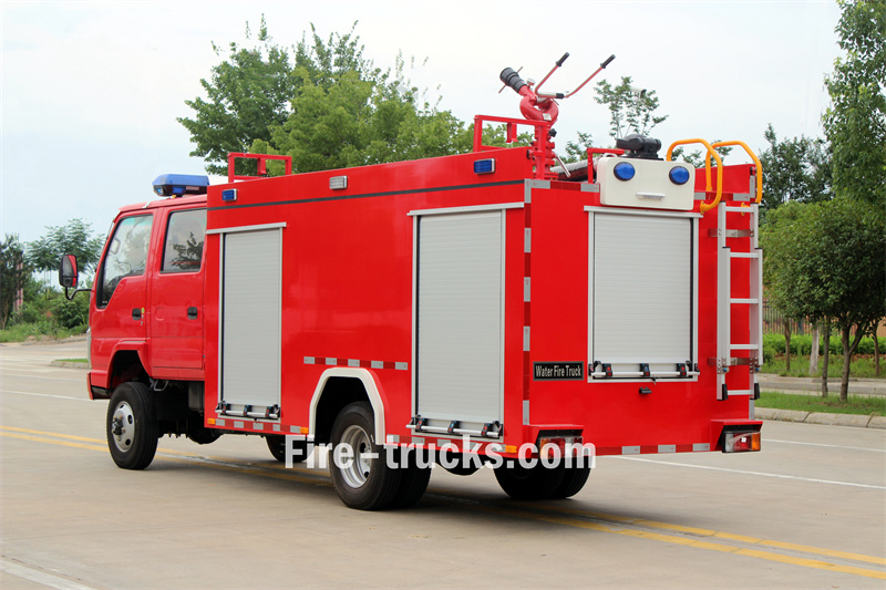 Isuzu 100P 4x4 3000L water fire rescue truck