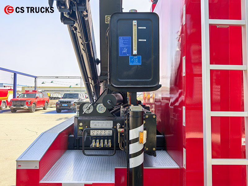 HOWO fire rescue truck with hydraulic oil tank