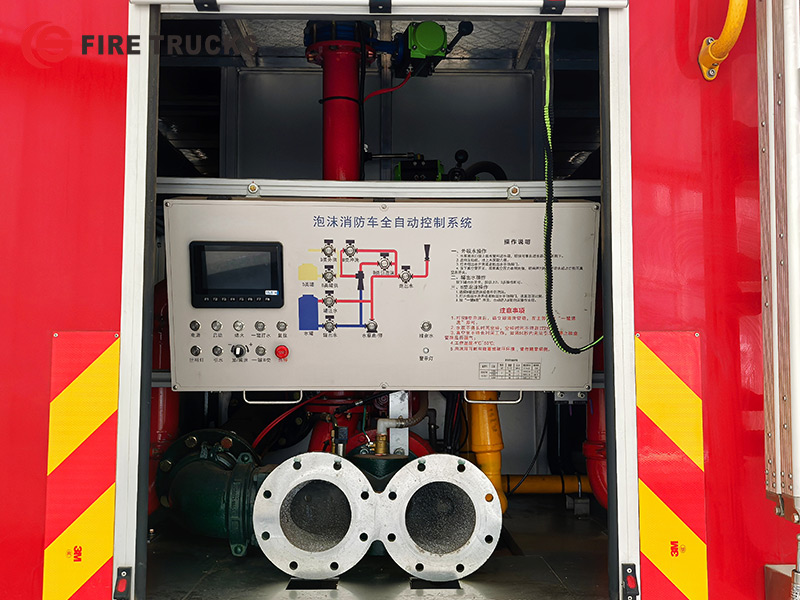 Foam fire fighting vehicle firefighting equipment Foam fire fighting vehicle firefighting equipment