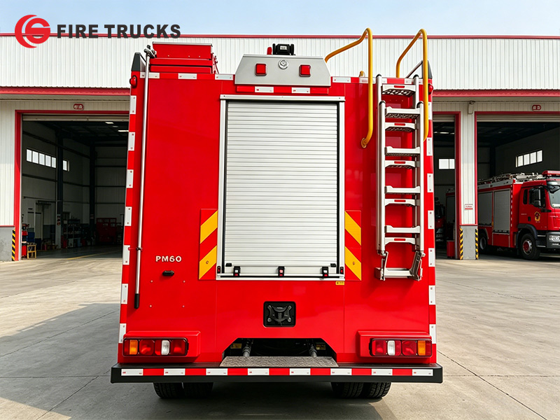 SITRAK HOWO Dubai 350HP foam water rescue fire truck for night operation