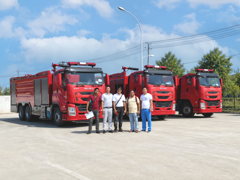 Philippines Customer inpect ISUZU Dry Powder Foam Fire Vehicle