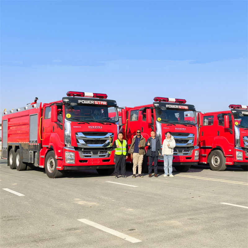 Güney Afrika müşterisi Powerstar'da 4 adet Isuzu FVZ 10 metreküp su köpüklü itfaiye aracını denetledi