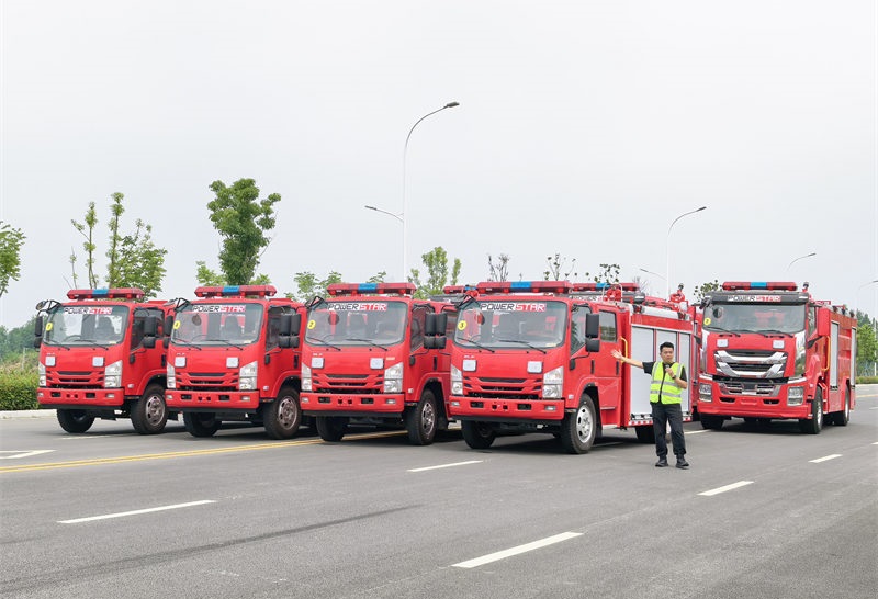 İlk Parti 4 ISUZU NPR Köpüklü İtfaiye Aracı Lagos İtfaiye Departmanına Hizmet Vermeye Hazır